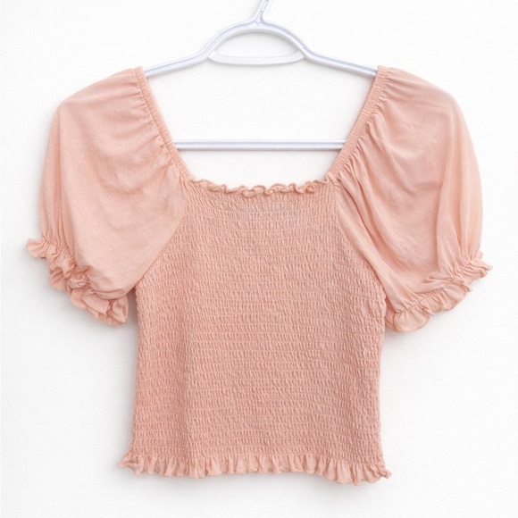 Vero Moda Tops - Vero Moda Pink Smocked Puff Sleeve Cute Top - XS